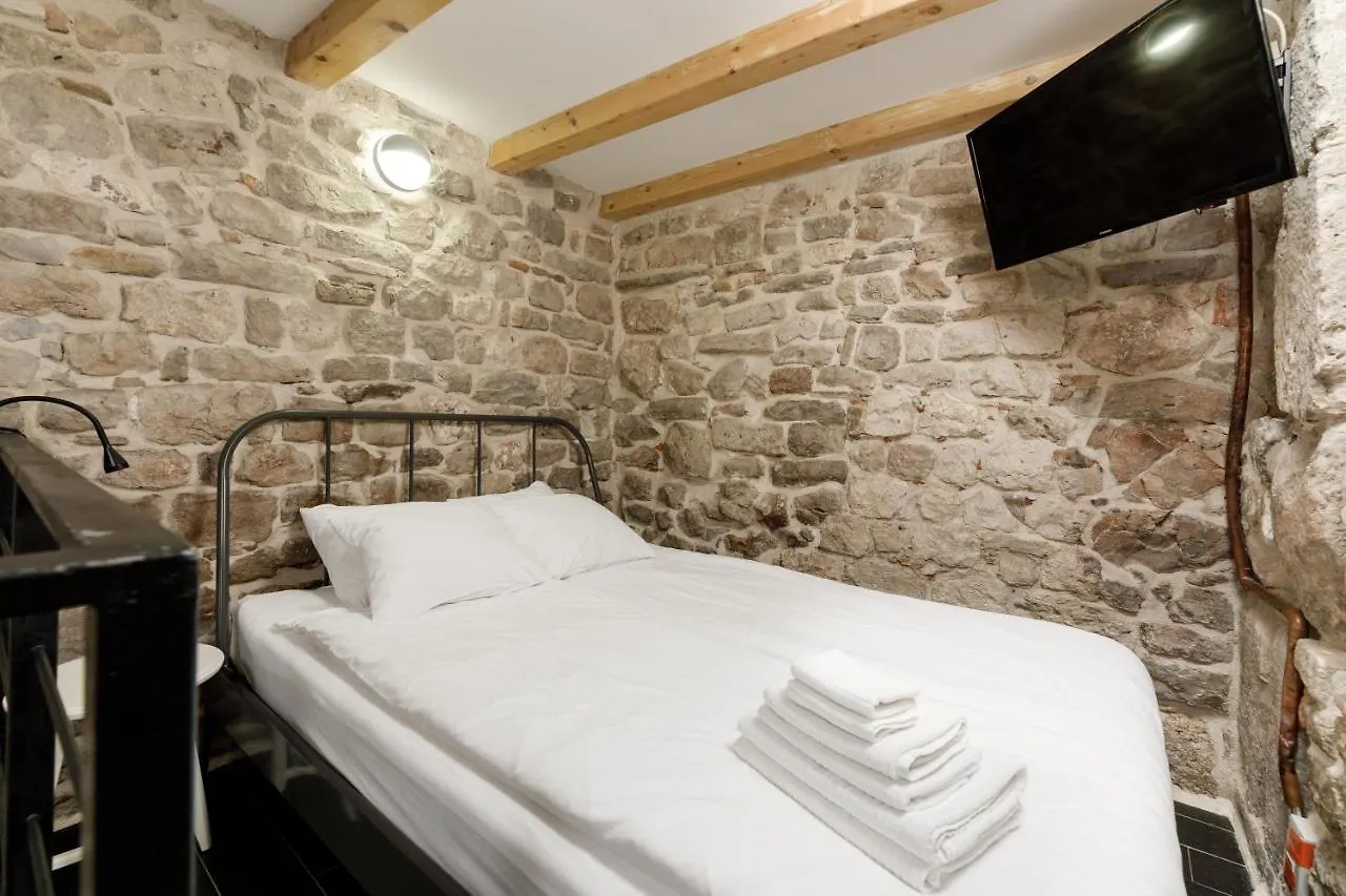 Pylon Rooms Split Guest house
