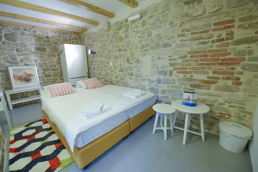 Pylon Rooms Split Guest house