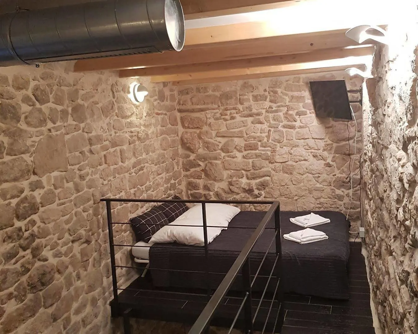 Pylon Rooms Split Guest house