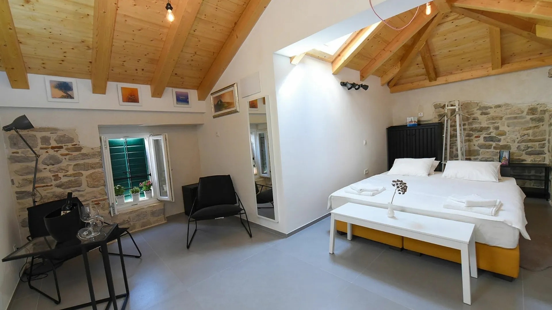 Pylon Rooms Split Guest house