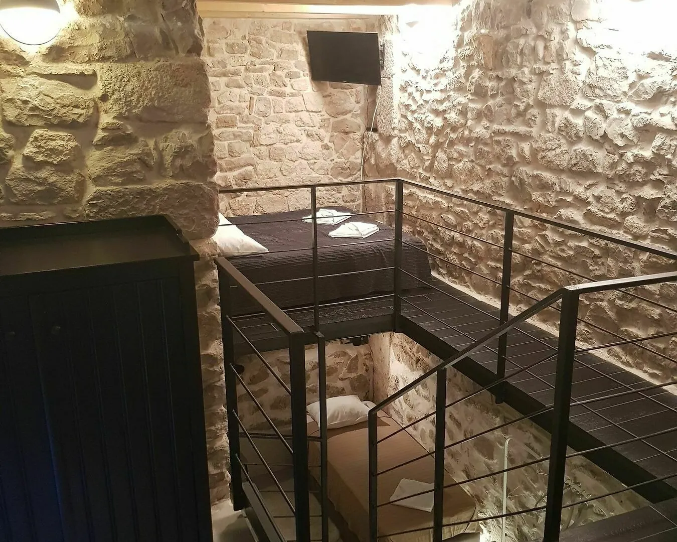 Pylon Rooms Split